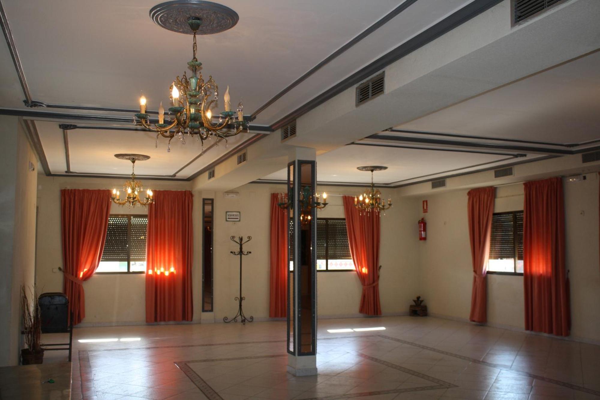 Hotel Carvajal Torrejón el Rubio Esterno foto