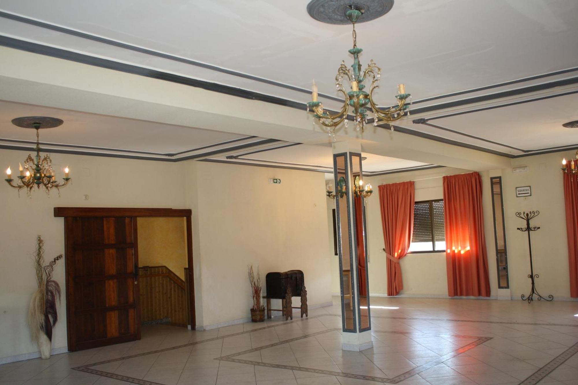 Hotel Carvajal Torrejón el Rubio Esterno foto