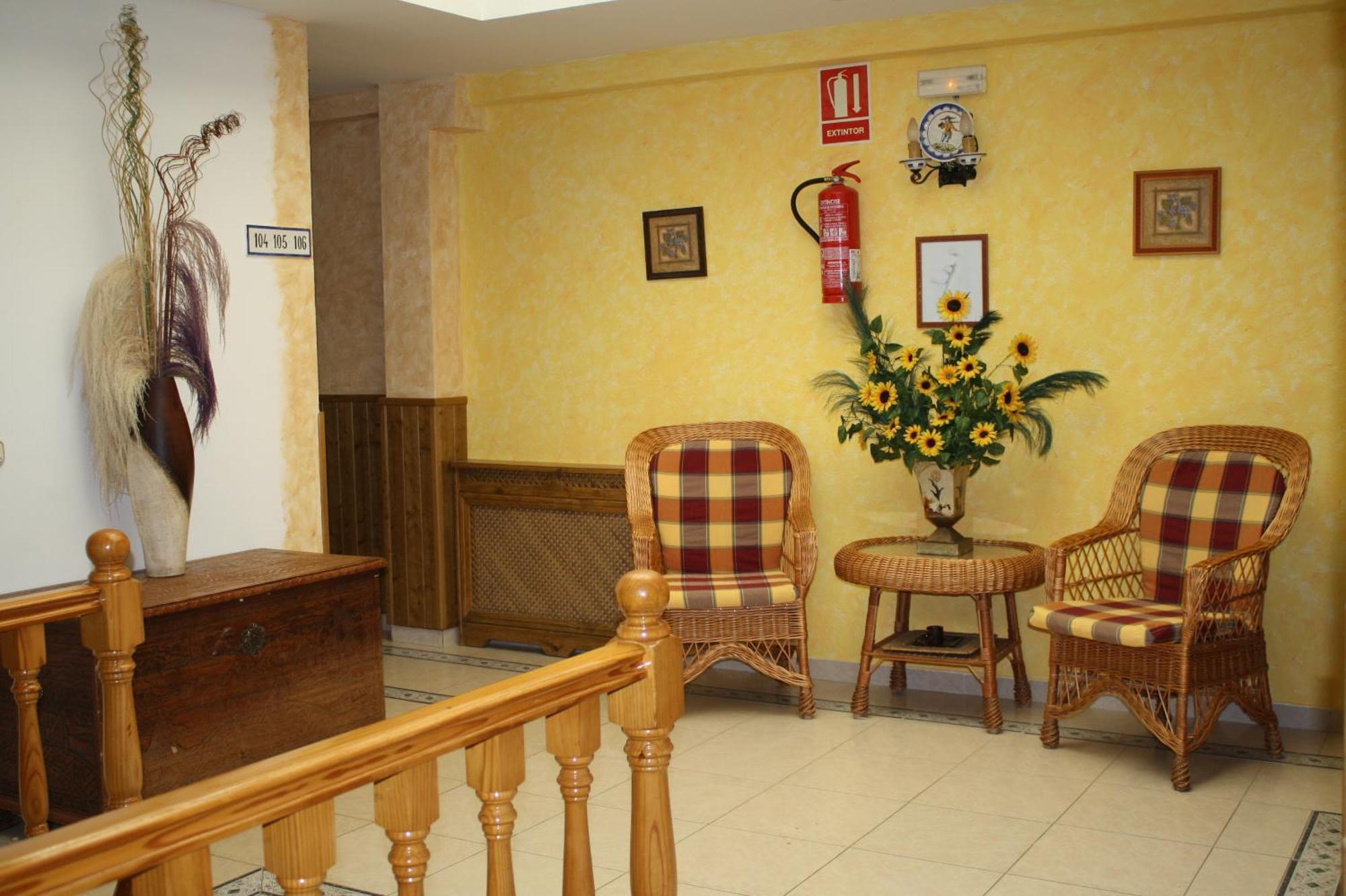 Hotel Carvajal Torrejón el Rubio Esterno foto