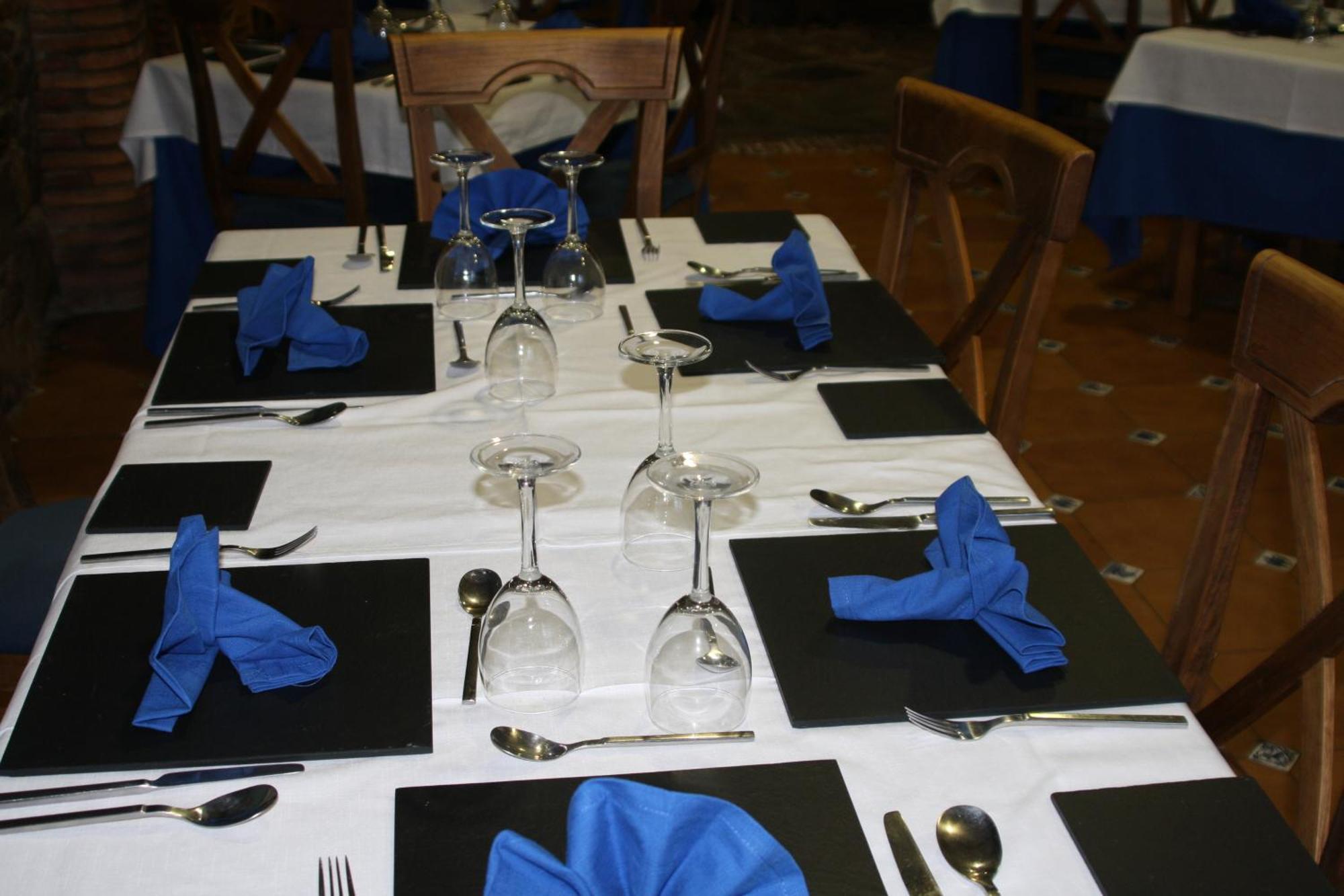 Hotel Carvajal Torrejón el Rubio Esterno foto