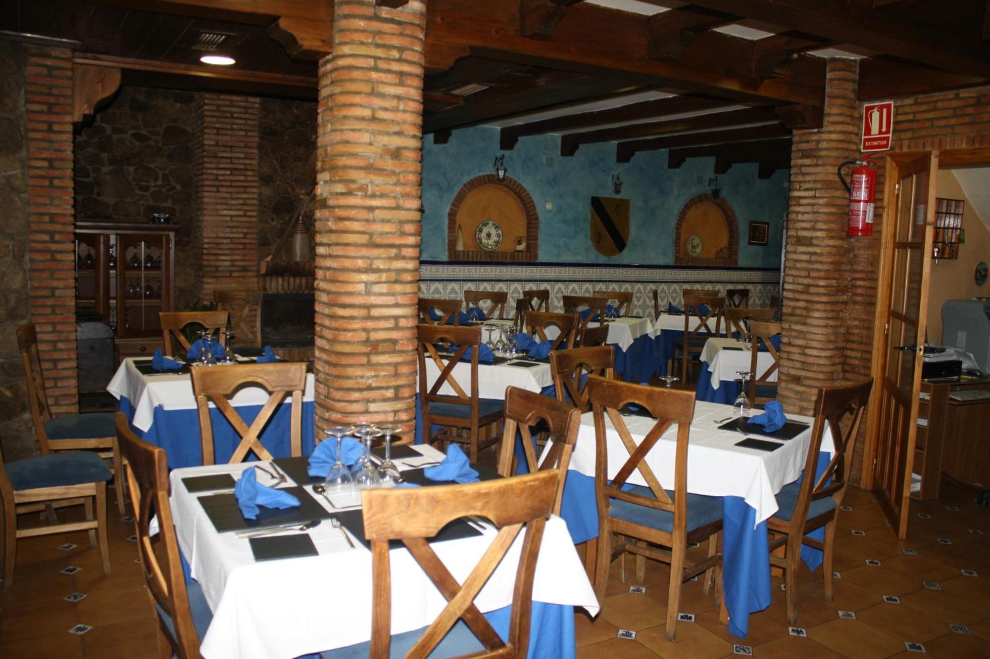 Hotel Carvajal Torrejón el Rubio Esterno foto