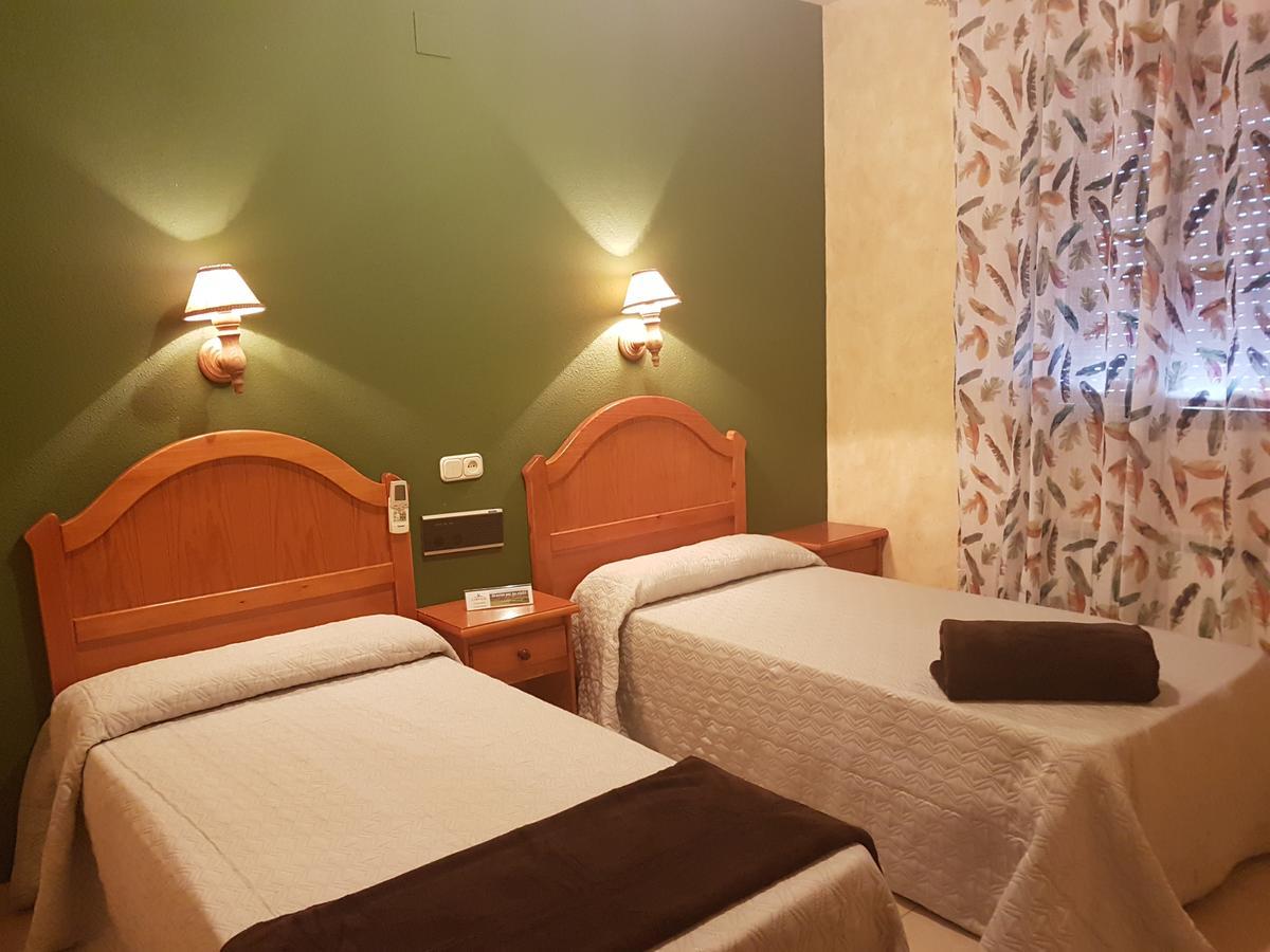 Hotel Carvajal Torrejón el Rubio Esterno foto
