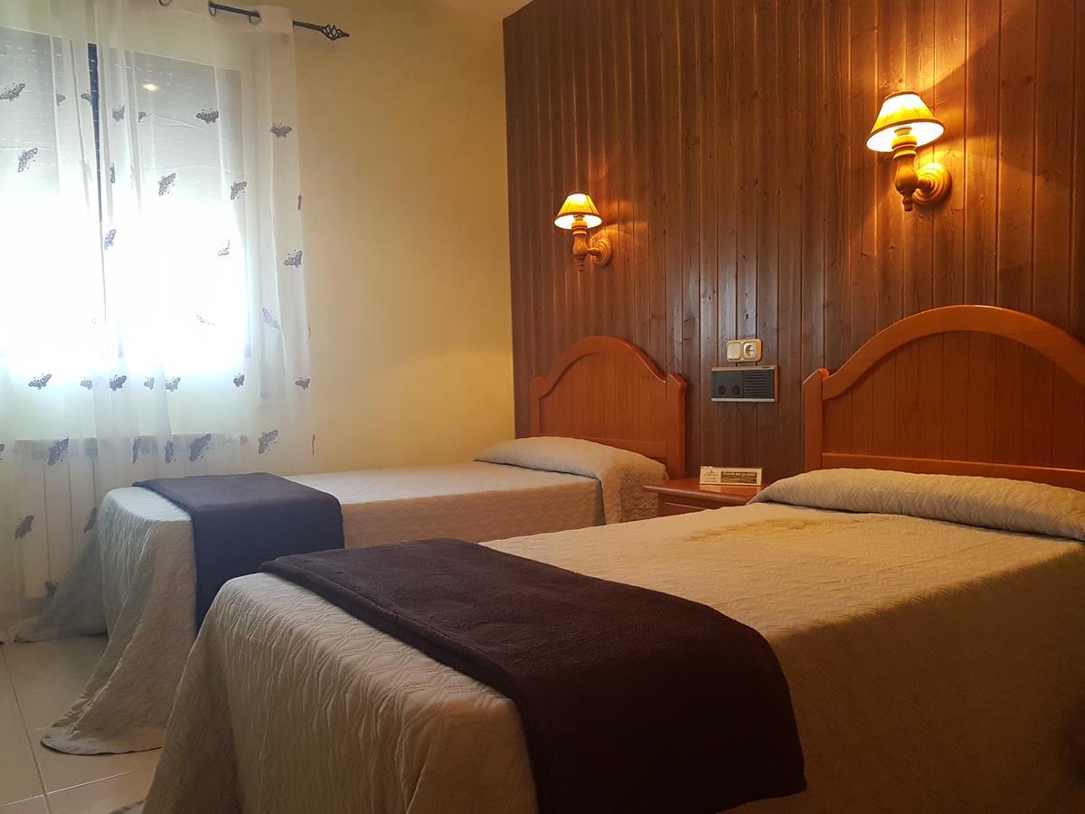 Hotel Carvajal Torrejón el Rubio Esterno foto