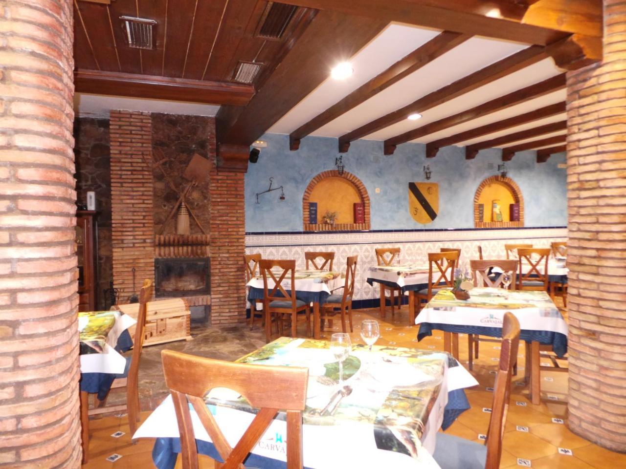 Hotel Carvajal Torrejón el Rubio Esterno foto
