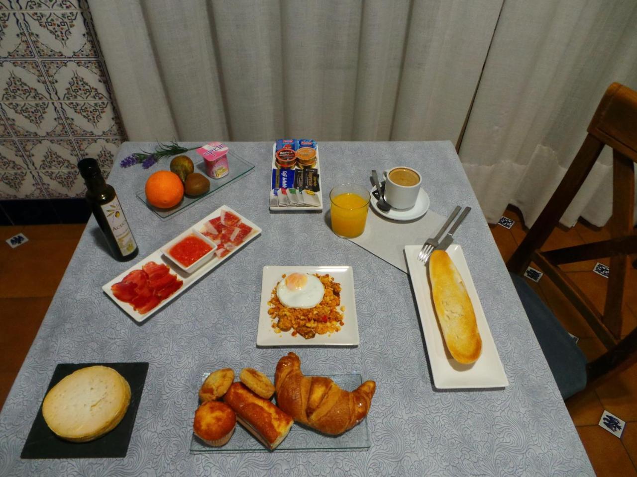 Hotel Carvajal Torrejón el Rubio Esterno foto