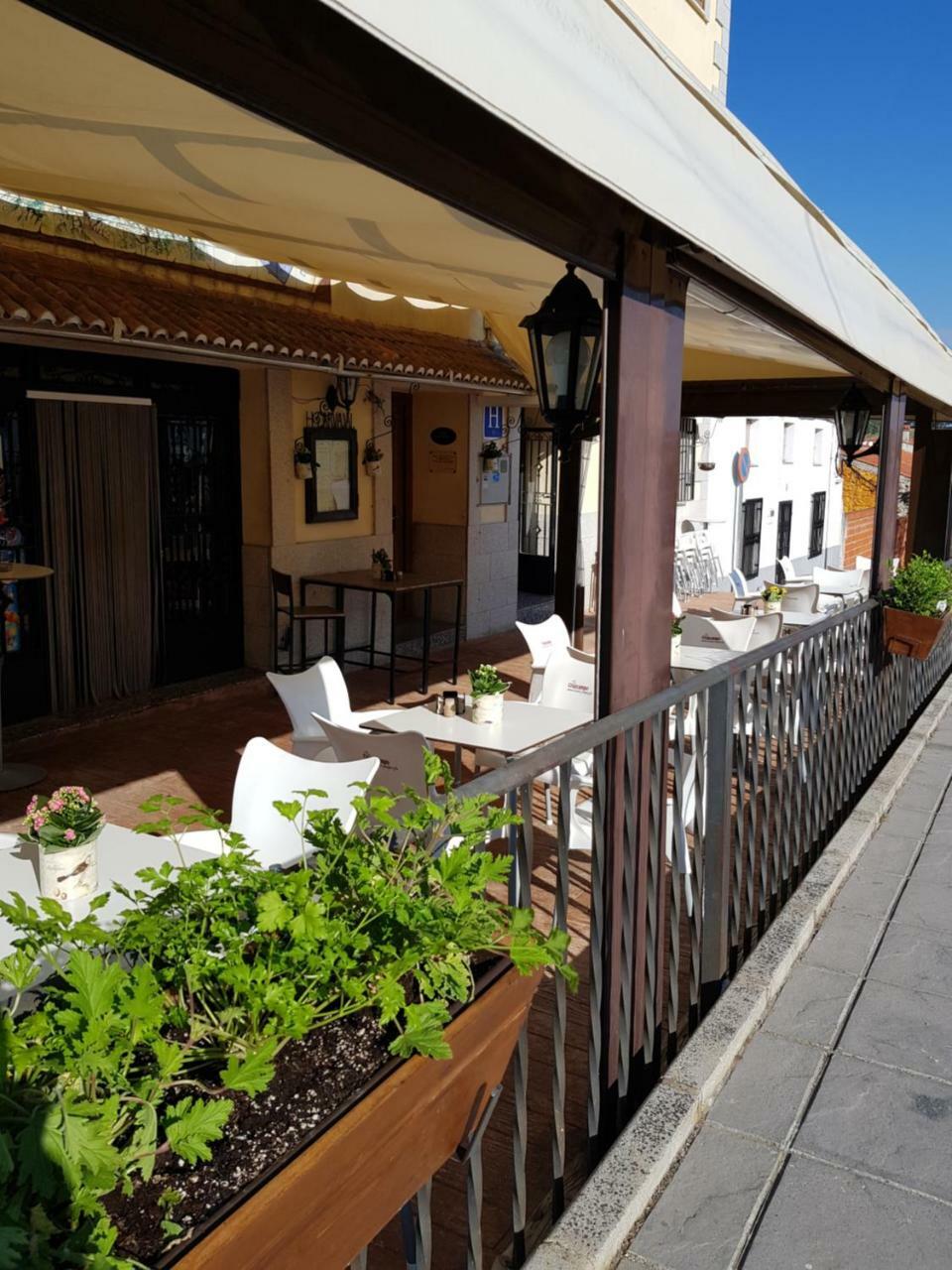 Hotel Carvajal Torrejón el Rubio Esterno foto